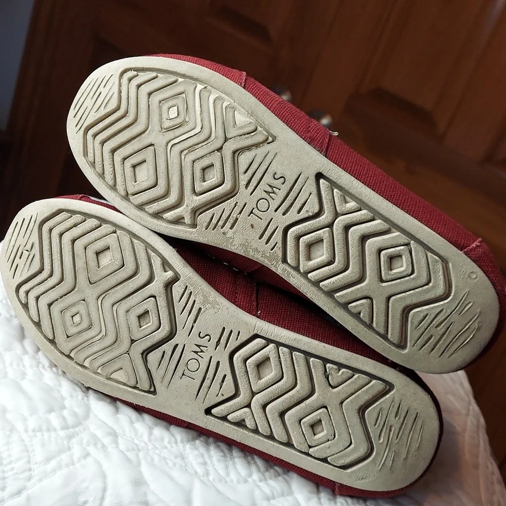 * TOMS Women's Dark Red Canvas Slip-On Flats, Size 8.5Wide